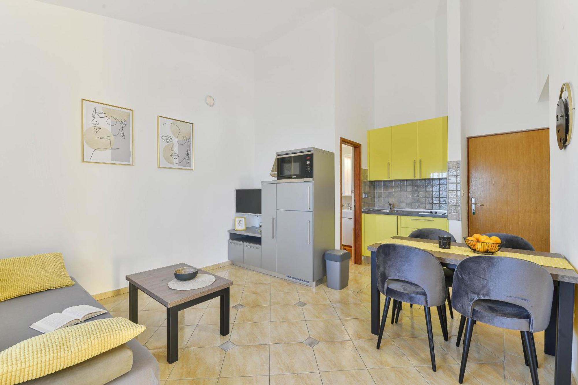 Apartment House Inga Vir Exterior photo