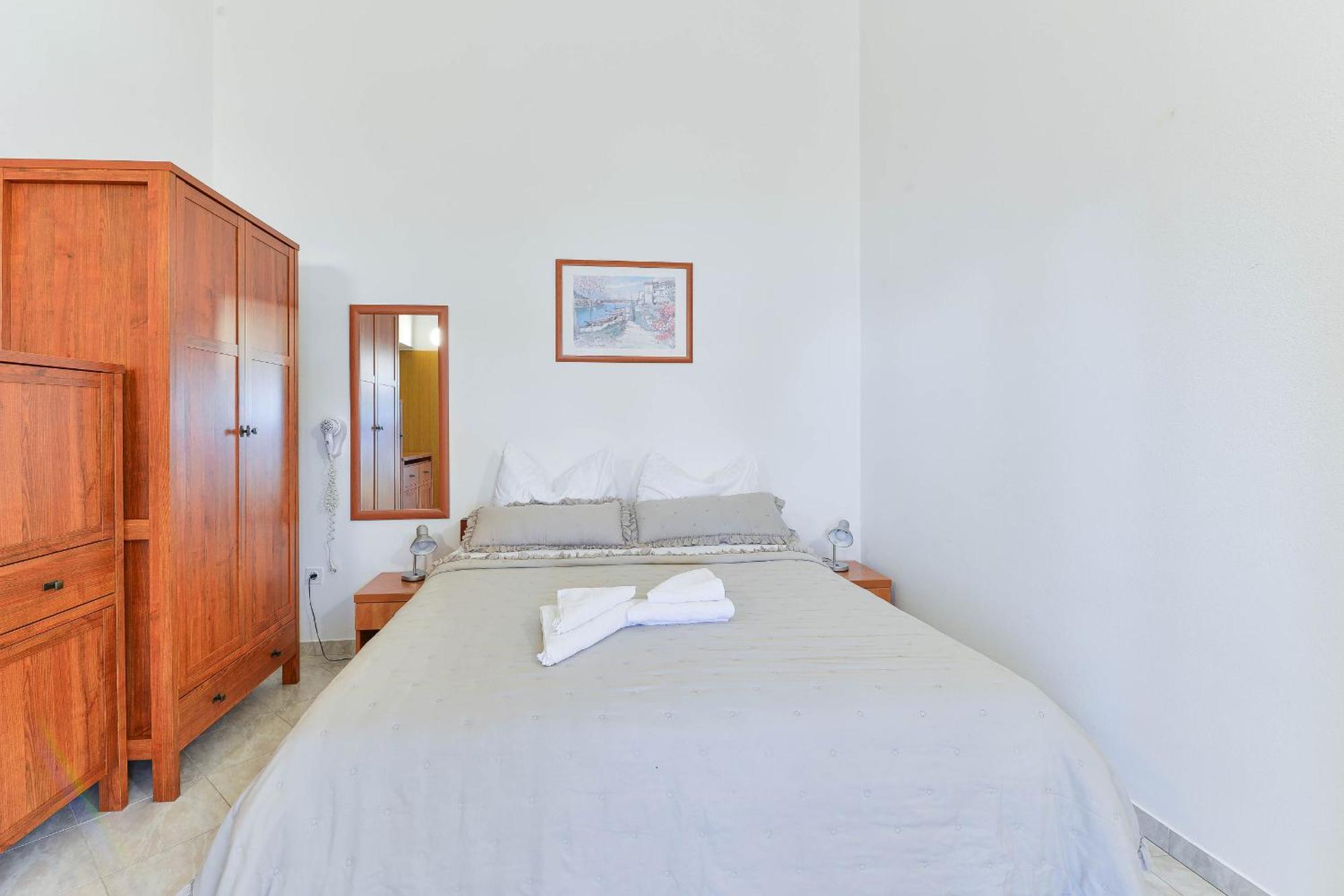 Apartment House Inga Vir Exterior photo