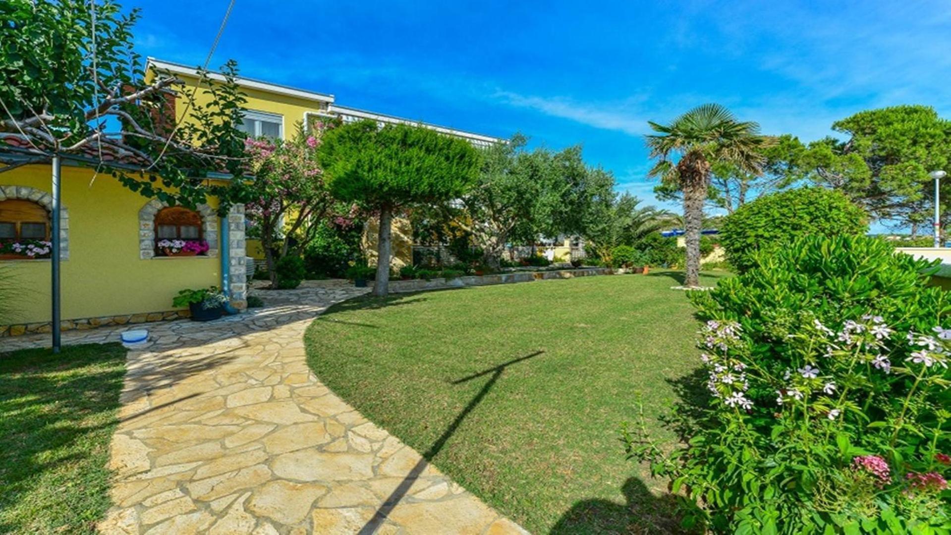 Apartment House Inga Vir Exterior photo